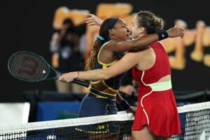 Yastremska v Zheng, Sabalenka beats Gauff: Australian Open semi-finals – live  Coco gauff screams in pain rolls on the floor