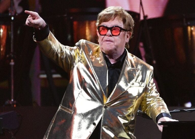 The quiet life of Elton John, the singer who resists becoming a legend