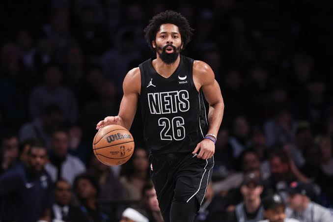 Mavs Free Agent Target Spencer Dinwiddie Meets with Lakers at Game