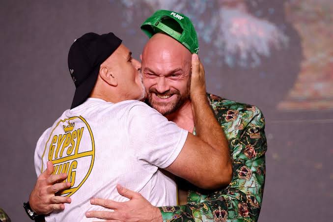 Shocking news in the world of boxing Tyson Fury In flood of tears as father john fury is dead age 59. Details shortly………………………Fury family in sorrow. Fury withdraw from Usyk fight