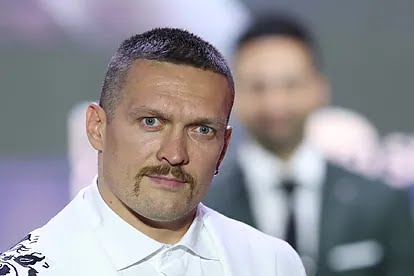 Oleksandr Usyk could end his career if he follows the example of Roy Jones Jr